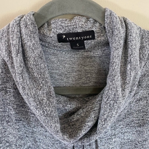 Forever 21 Gray Short Sleeve Dress/Blouse - Picture 4 of 6